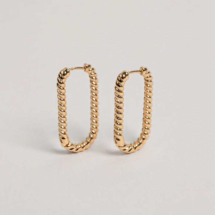 Oval Twisted Earring Hoop - Gold Timi of Sweden
