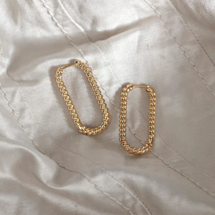 Oval Twisted Earring Hoop - Gold Timi of Sweden