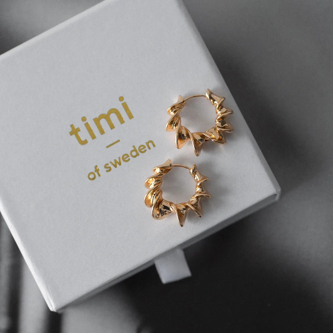 Julie - Twisted Coral Hoop Earrings Timi of Sweden