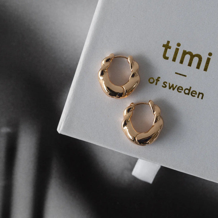 Iris - Gold Hoop Earrings Timi of Sweden