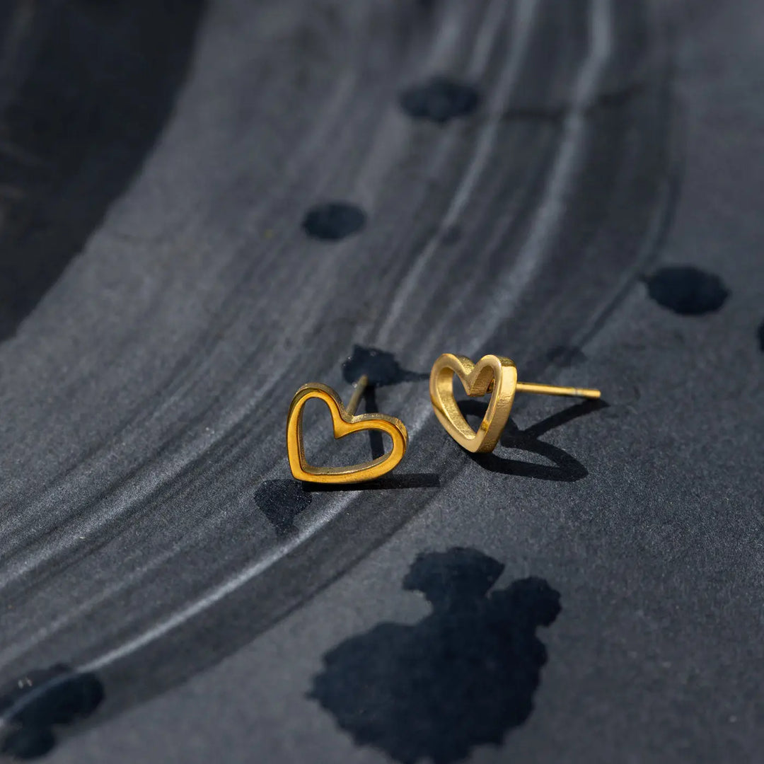 Sarah - Heart Outline Stud Earring Stainless Steel Timi of Sweden